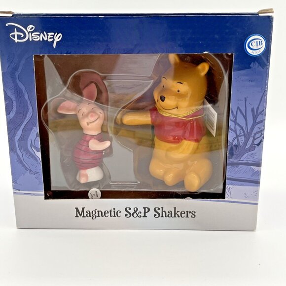 Disney Winnie The Pooh & Piglet Magnetic Hugging Salt Pepper Shakers NOS - Picture 1 of 9